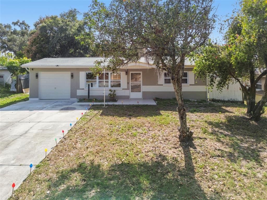 a view of a house with a yard