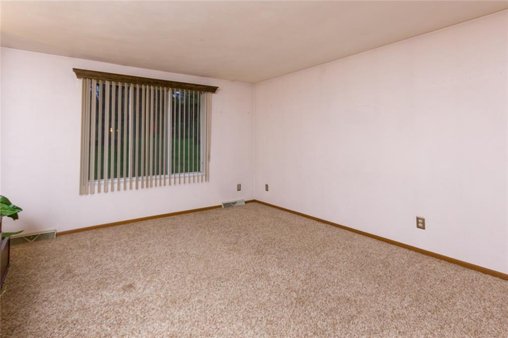 511 Beatty Road Monroeville, PA 15146 - Photo 2 of 23 Living Room
