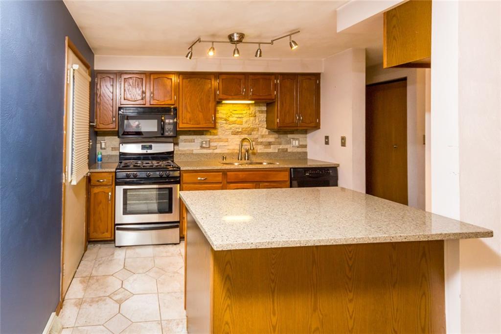 511 Beatty Road Monroeville, PA 15146 - Photo 5 of 23 Kitchen