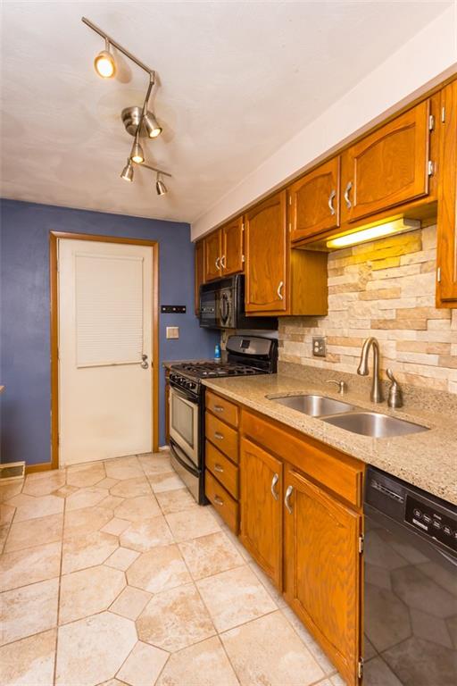 511 Beatty Road Monroeville, PA 15146 - Photo 9 of 23 Kitchen