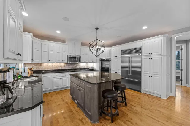 $1,699,900 | 18434 Bearpath Trail, Eden Prairie, MN 55347