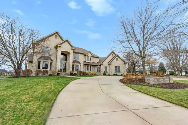 $1,699,900 | 18434 Bearpath Trail, Eden Prairie, MN 55347
