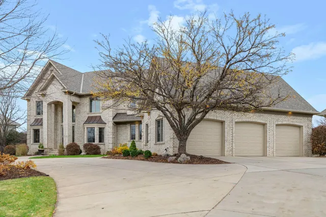 $1,699,900 | 18434 Bearpath Trail, Eden Prairie, MN 55347