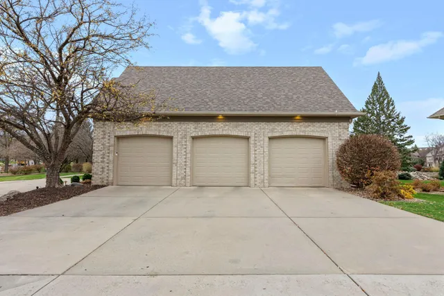 $1,699,900 | 18434 Bearpath Trail, Eden Prairie, MN 55347