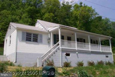2140 Back Road Sharpsburg, MD 21782 - Photo 1 of 1 Exterior (Main)