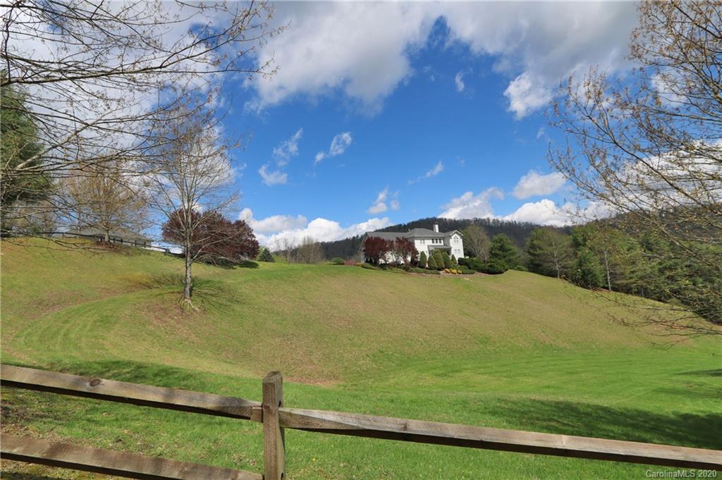 232-234 Maple Spring Road Banner Elk, NC 28604 - Photo 5 of 48 Gallery Image 5
