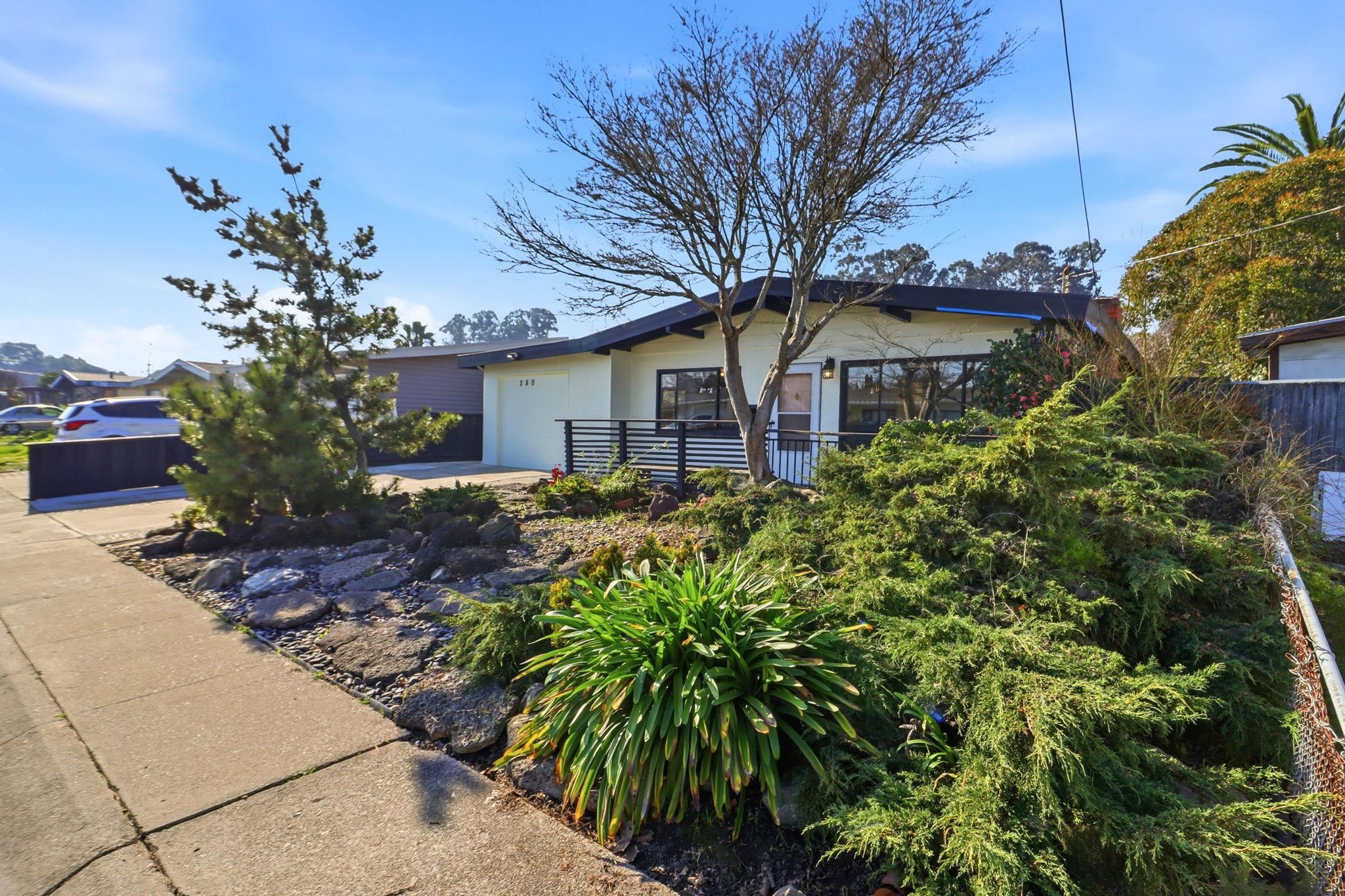 280 Calais Drive Pinole, CA 94564 - Photo 3 of 60