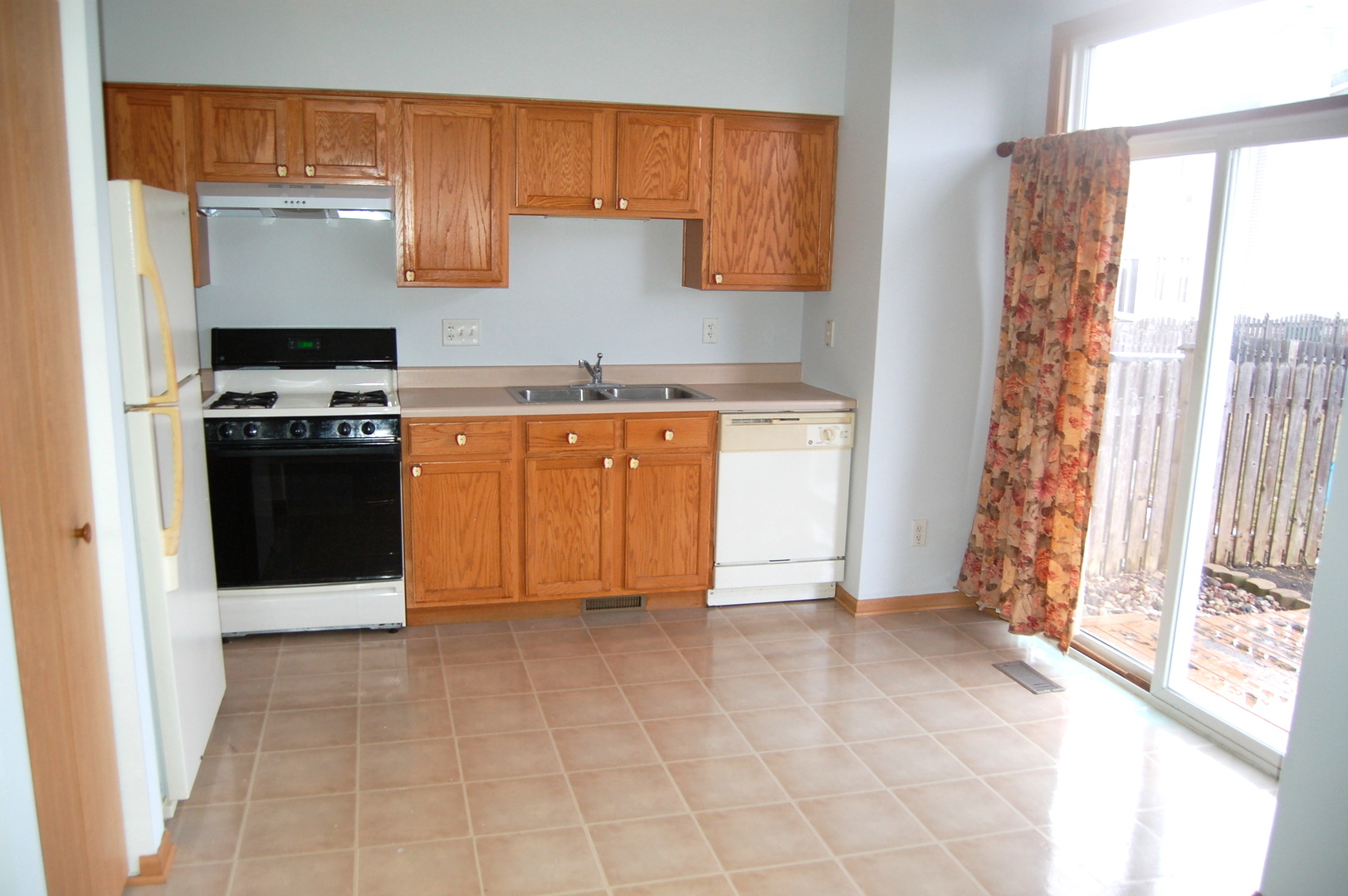 757 Bayles Drive Romeoville, IL 60446 - Photo 4 of 17