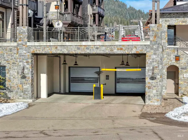 $874,900 | 780 Village Drive, Unit 305, Donnelly, ID 83615