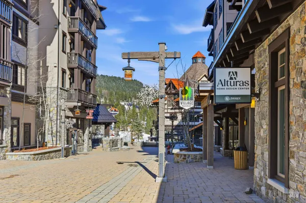 $874,900 | 780 Village Drive, Unit 305, Donnelly, ID 83615