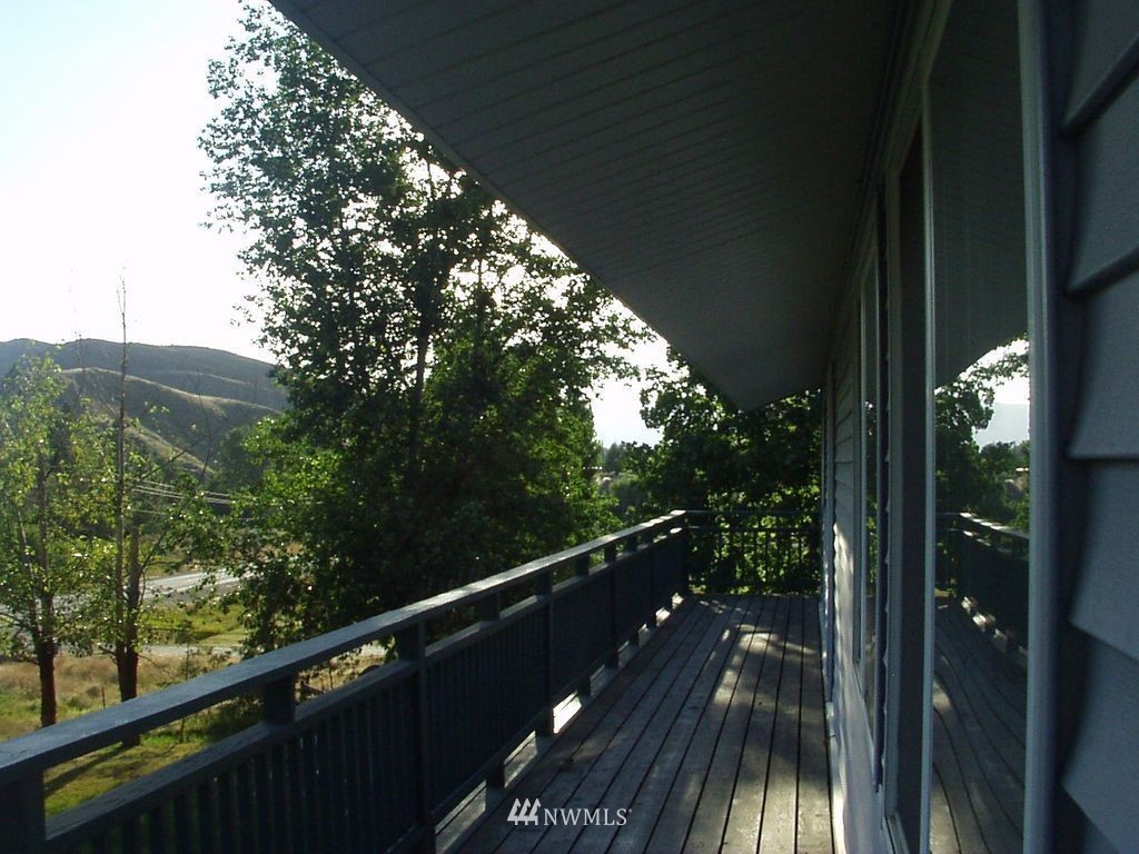 283 State Rte 20 Tonasket, WA 98855 - Photo 3 of 19 Gallery Image 3