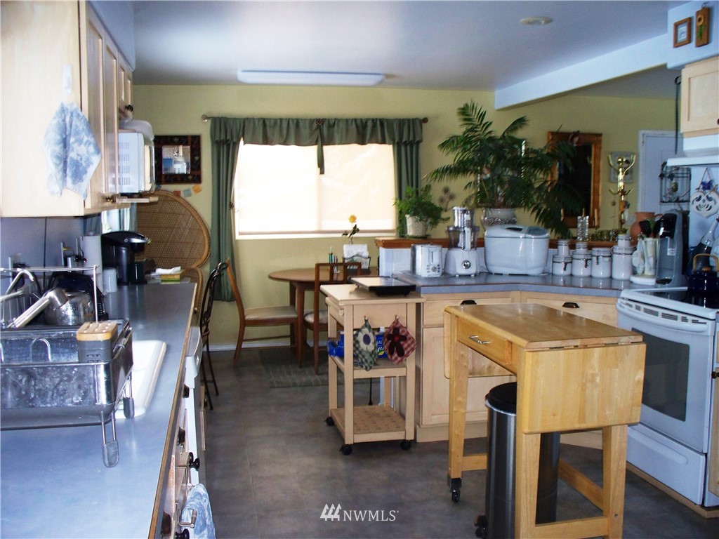 283 State Rte 20 Tonasket, WA 98855 - Photo 5 of 19 Gallery Image 5