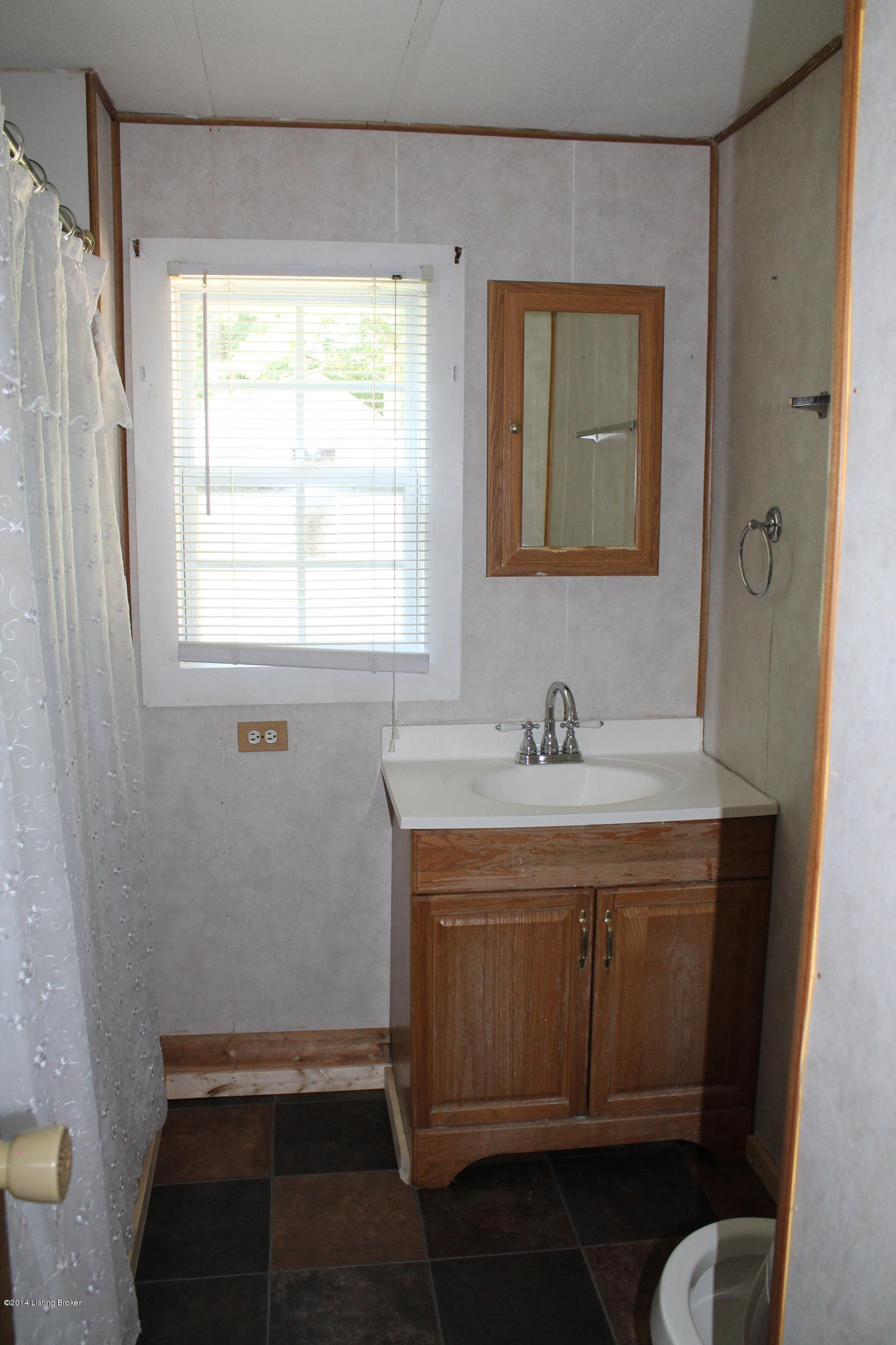 183 Deer Lake Road Shepherdsville, KY 40165 - Photo 18 of 21 Bath