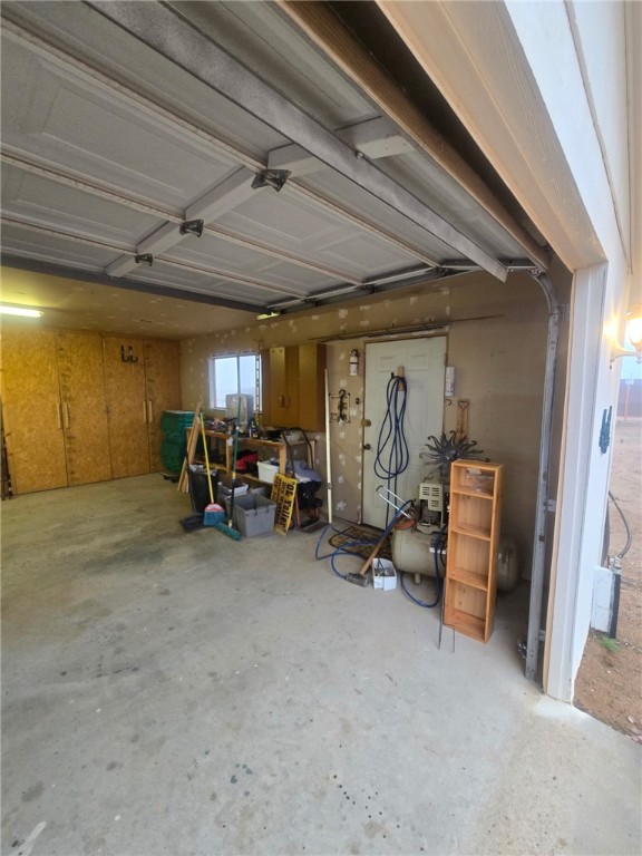 3325 Bacobi Road Golden Valley, AZ 86413 - Photo 23 of 44 View of garage