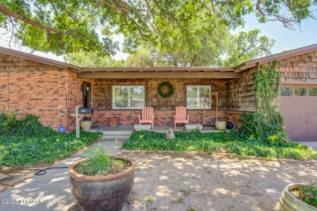 a view of kitchen and dining room with wooden floor