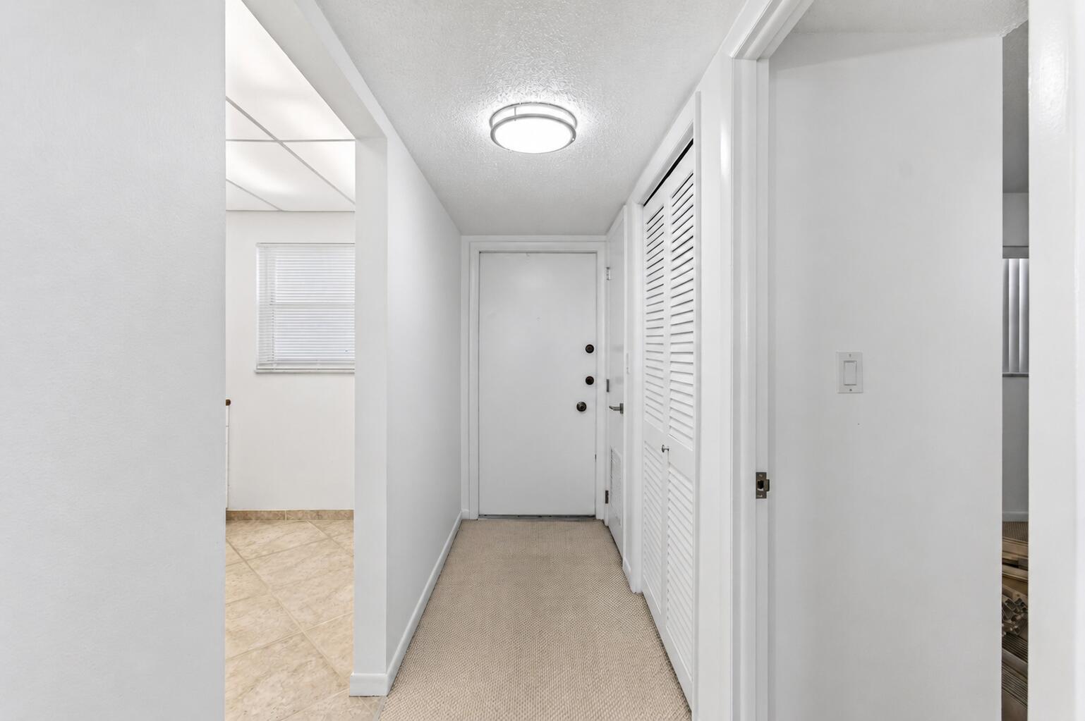 555 Northwest 4th Avenue, Unit 4230 Boca Raton, FL 33432 - Photo 2 of 49 Foyer
