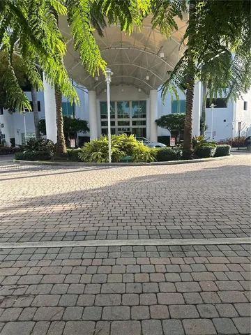 $495,000 | 7900 Harbor Island Drive, Unit 906, North Bay Village, FL 33141