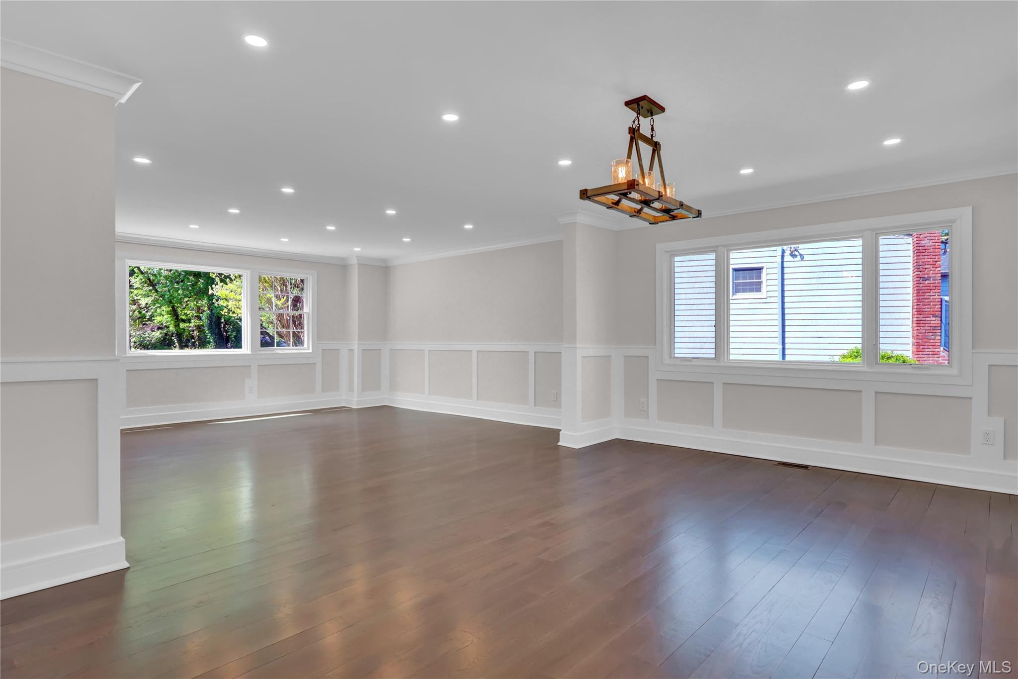 52 Woodland Road Roslyn, NY 11576 - Photo 9 of 50 Living Room