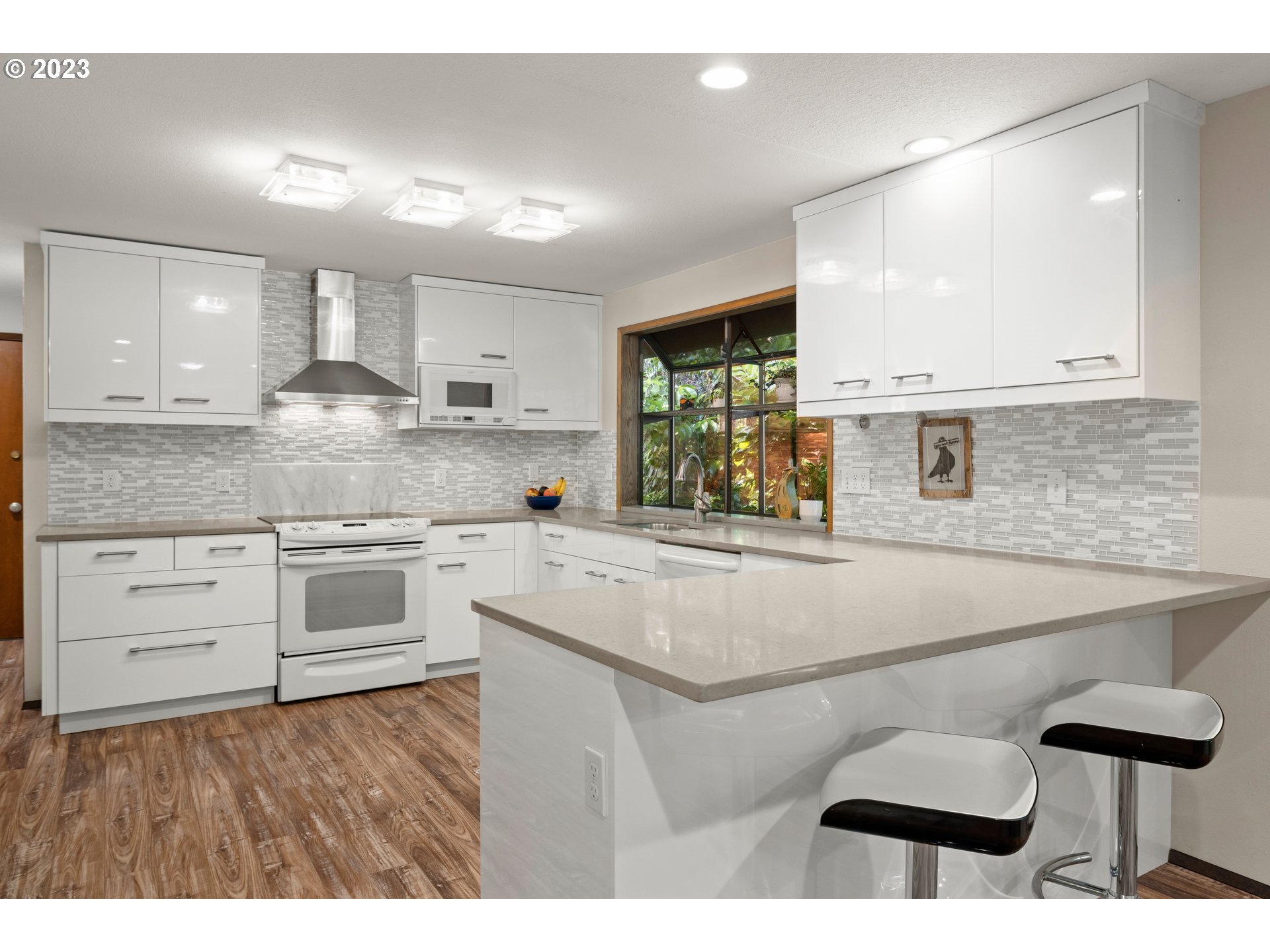 5115 Southwest Richenberg Court Portland, OR 97239 - Photo 5 of 31 Gallery Image 5
