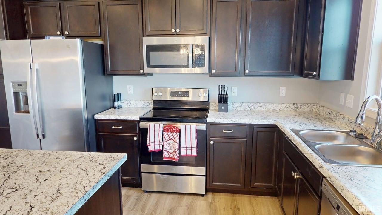 216 Wilson Circle Huntingburg, IN 47542 - Photo 4 of 22