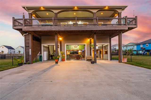 $719,000 | 938 Eastview Port, Port Bolivar, TX 77650