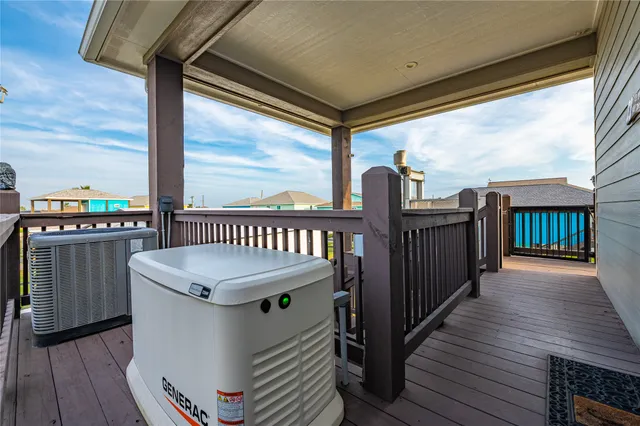 $719,000 | 938 Eastview Port, Port Bolivar, TX 77650