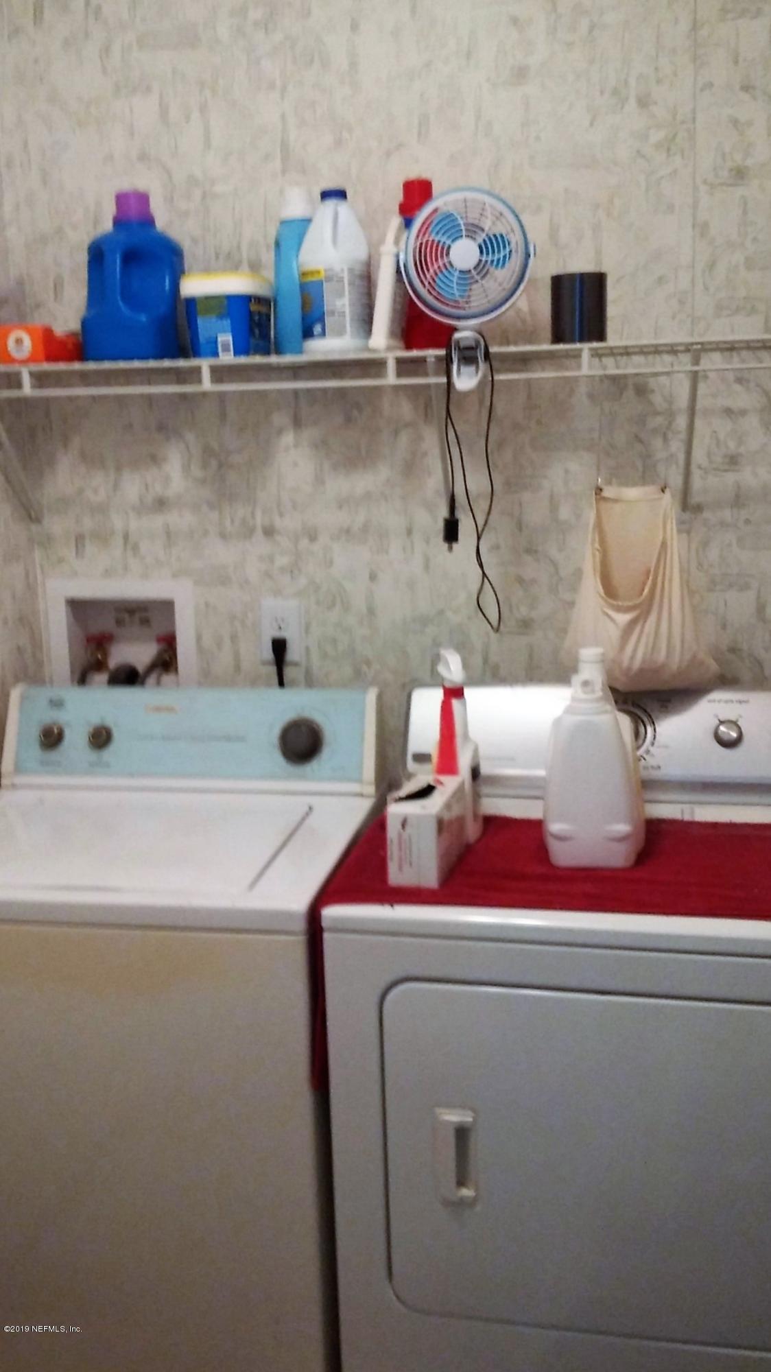 13068 Folsom Road Sanderson, FL 32087 - Photo 14 of 20 laundry