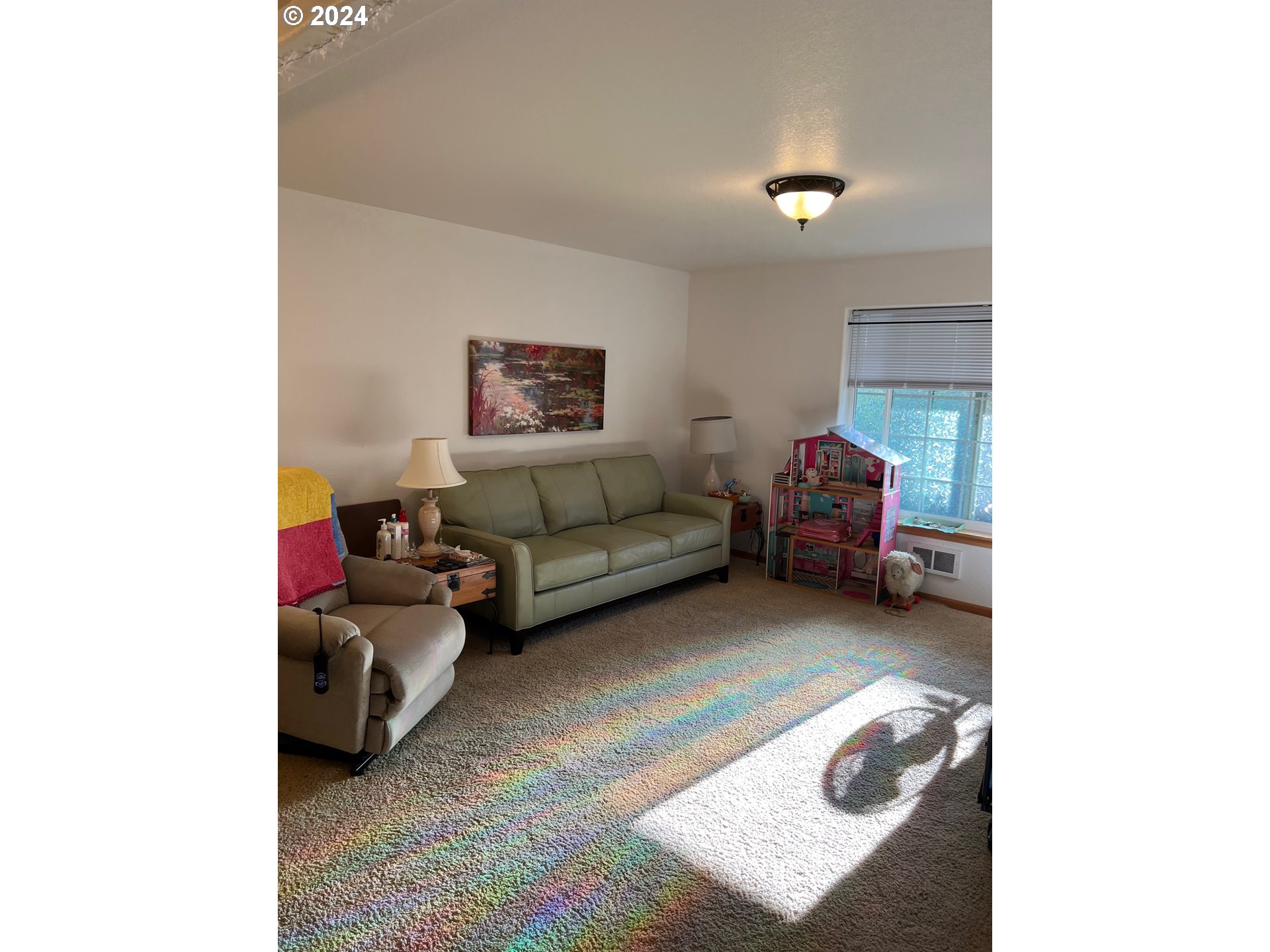 1150 Hemlock Street, Unit D14 Florence, OR 97439 - Photo 6 of 15 a living room with furniture and a window
