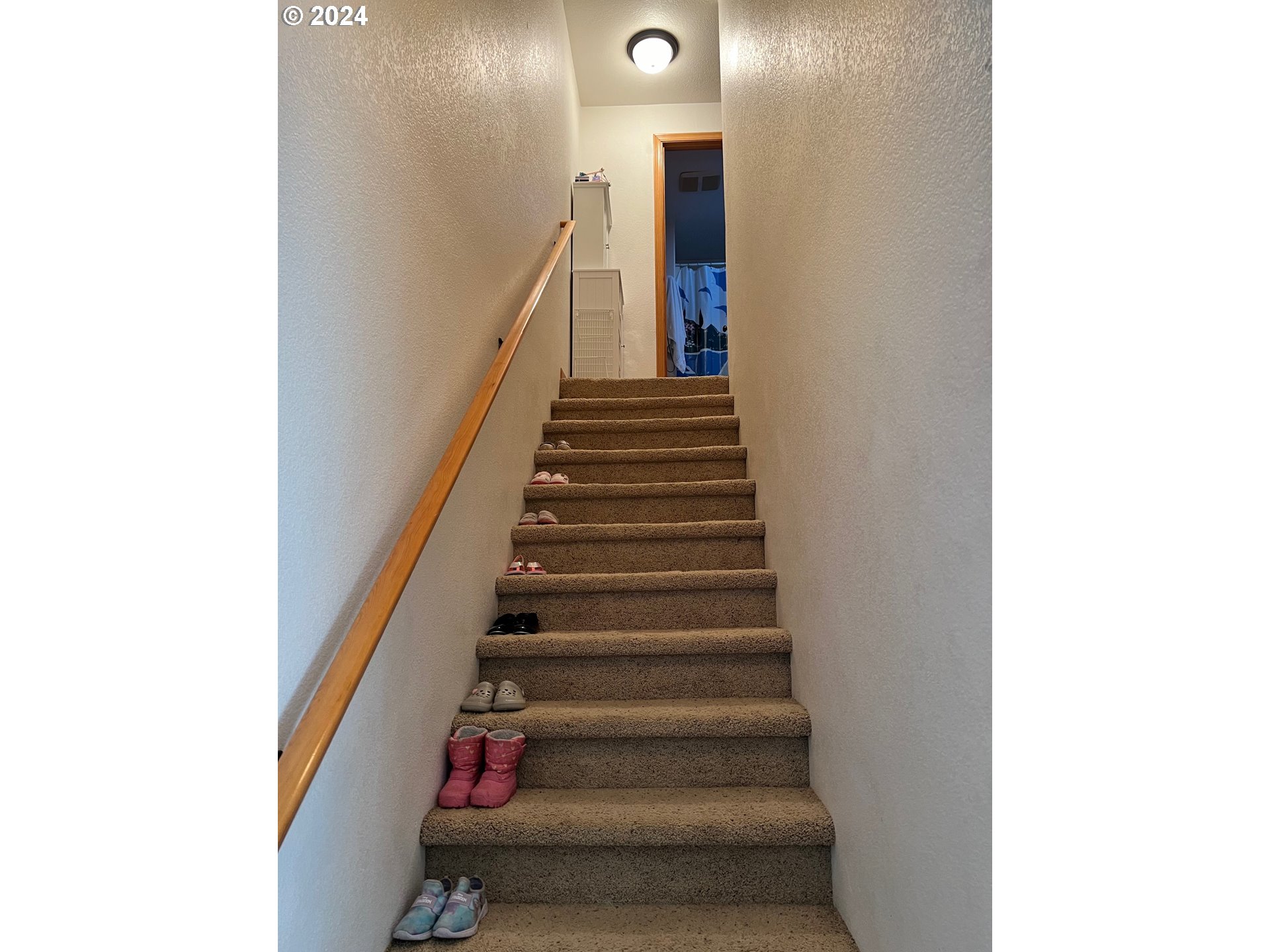 1150 Hemlock Street, Unit D14 Florence, OR 97439 - Photo 9 of 15 a view of entryway