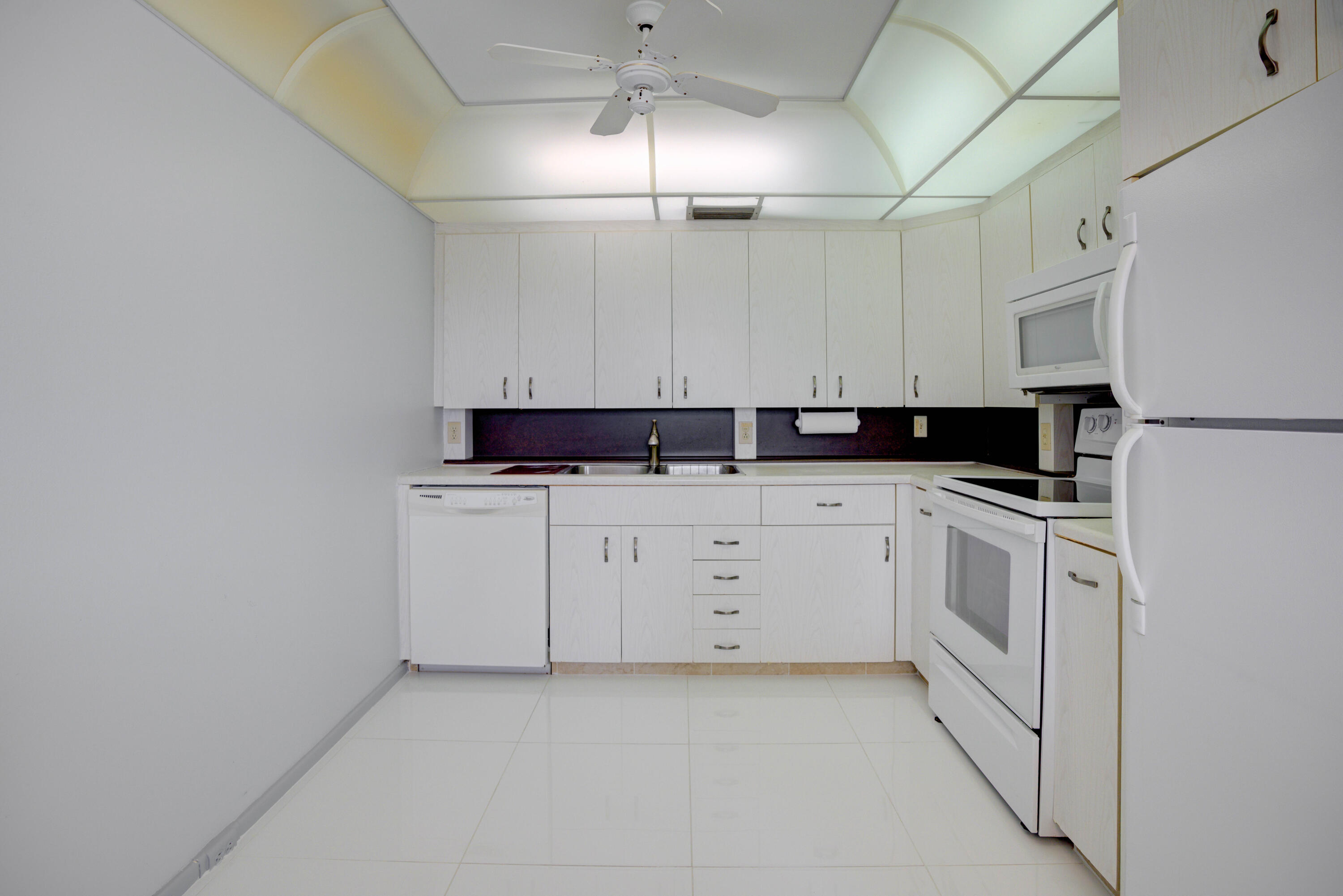 4033 Lincoln B Boca Raton, FL 33434 - Photo 7 of 25 35__mlp9138_39_40_41_42