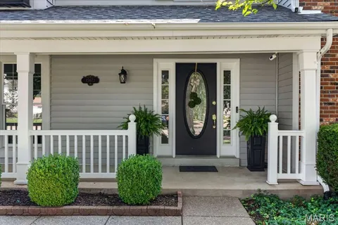 $750,000 | 15673 Coventry Farm Drive, Chesterfield, MO 63017