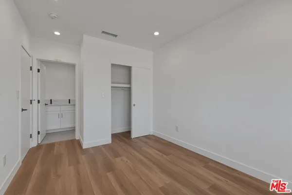 $4,000 | 14165 Erwin Street, Van Nuys, CA 91401