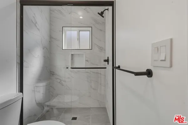 $4,000 | 14165 Erwin Street, Van Nuys, CA 91401