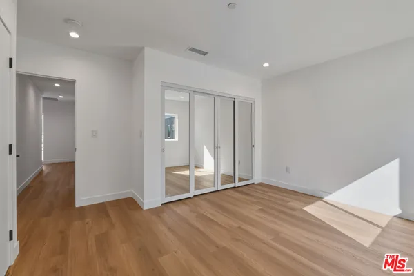 $4,000 | 14165 Erwin Street, Van Nuys, CA 91401