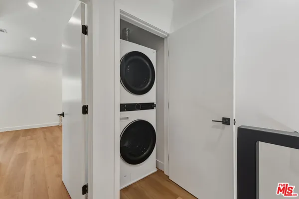 $4,000 | 14165 Erwin Street, Van Nuys, CA 91401