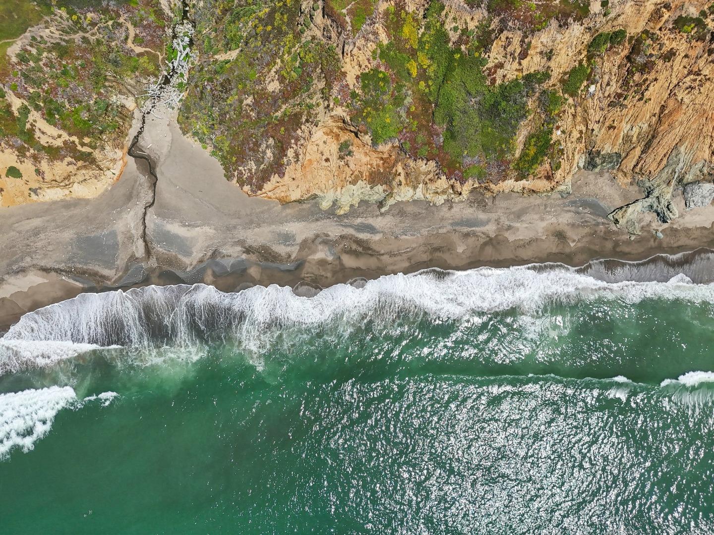 5003 Palmetto Avenue, Unit 89 Pacifica, CA 94044 - Photo 40 of 46 a backyard of a house with lots of green space