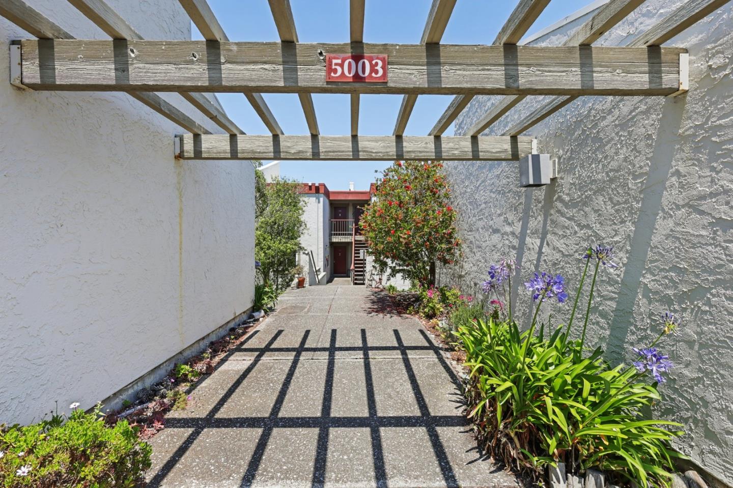 5003 Palmetto Avenue, Unit 89 Pacifica, CA 94044 - Photo 4 of 46 a view of a backyard with pathway