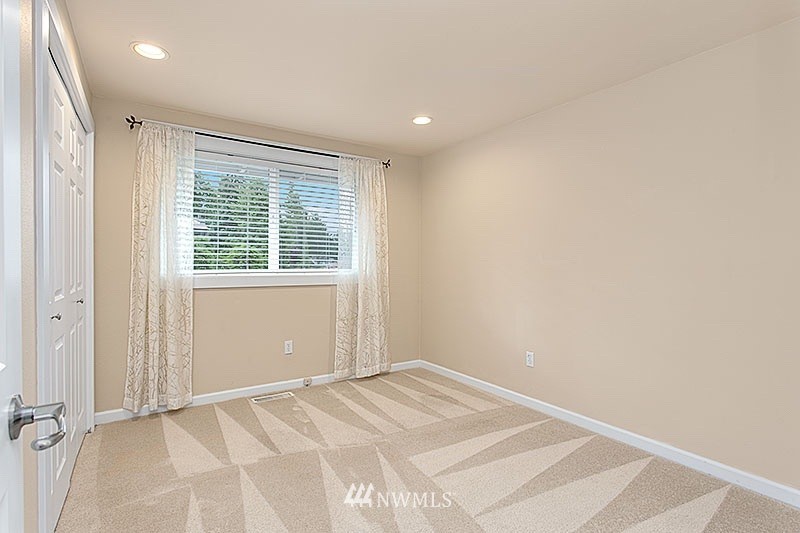 15218 Southeast 175th Place Renton, WA 98058 - Photo 9 of 15 Gallery Image 9