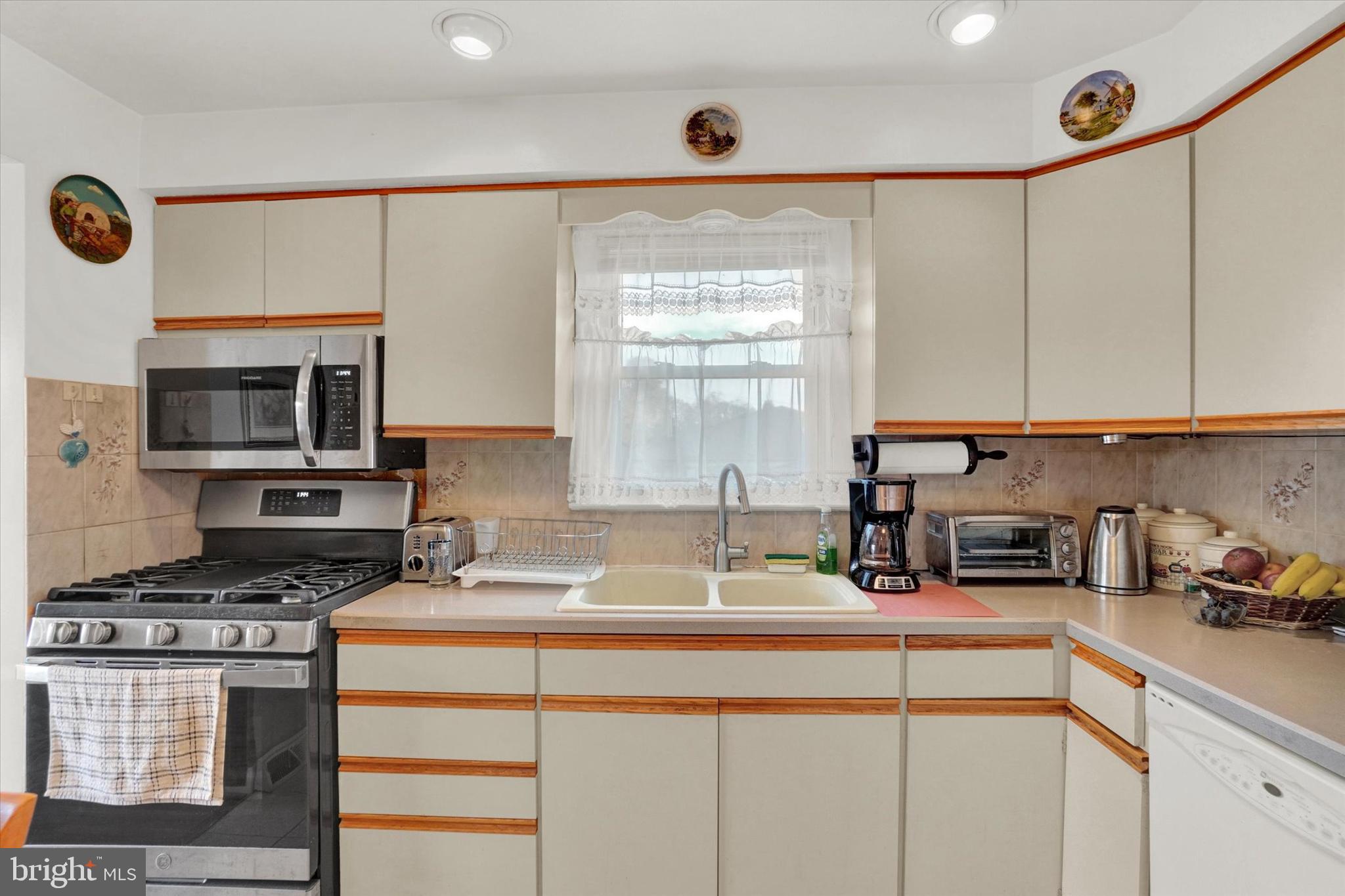 2855 Cambridge Road York, PA 17402 - Photo 18 of 28 Gallery Image 18
