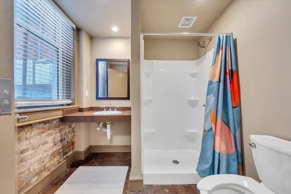 $1,900 | 20 Kirk Avenue Southwest, Roanoke, VA 24011