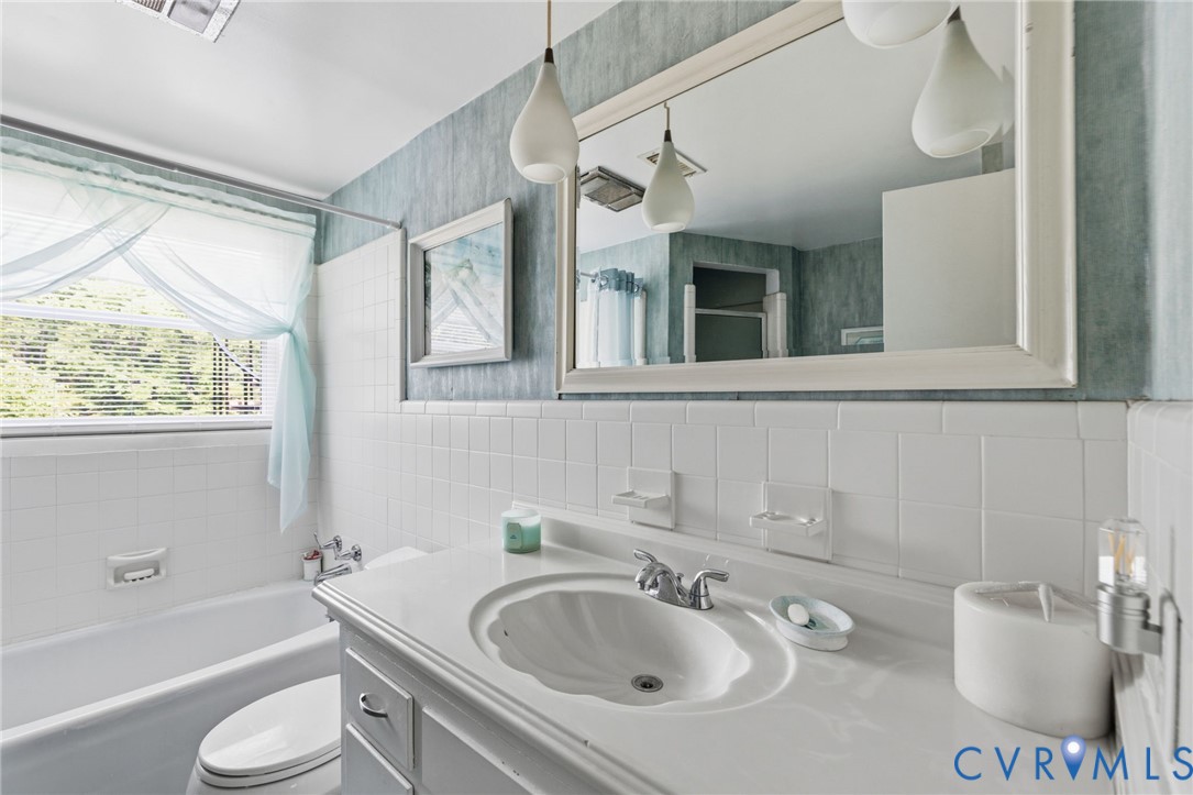 4512 Forrestal Road Chester, VA 23831 - Photo 23 of 47