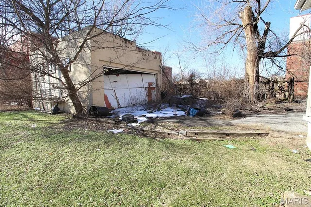 $39,500 | 2718 State Street, East St. Louis, IL 62205