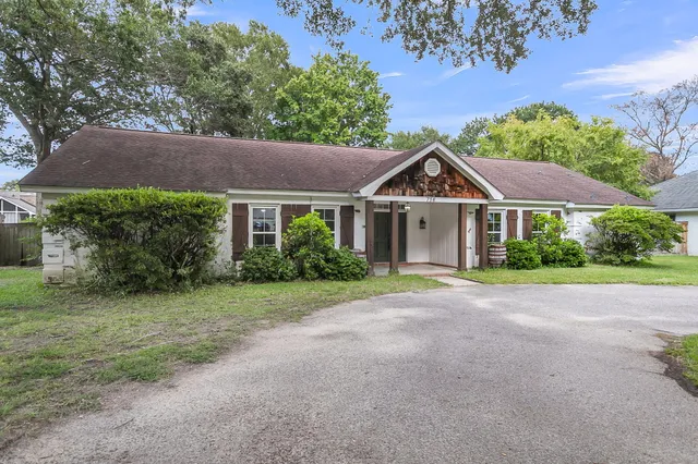 $4,000 | 756 Wakendaw Boulevard, Mount Pleasant, SC 29464