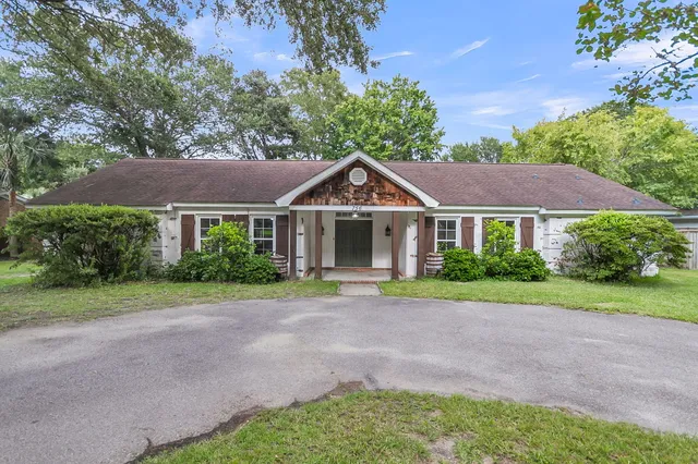$4,000 | 756 Wakendaw Boulevard, Mount Pleasant, SC 29464
