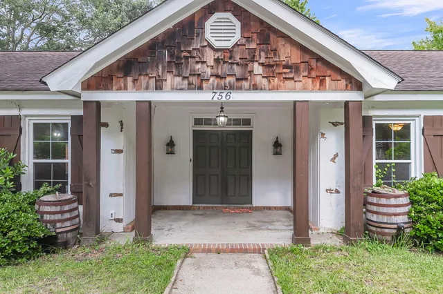 $4,000 | 756 Wakendaw Boulevard, Mount Pleasant, SC 29464