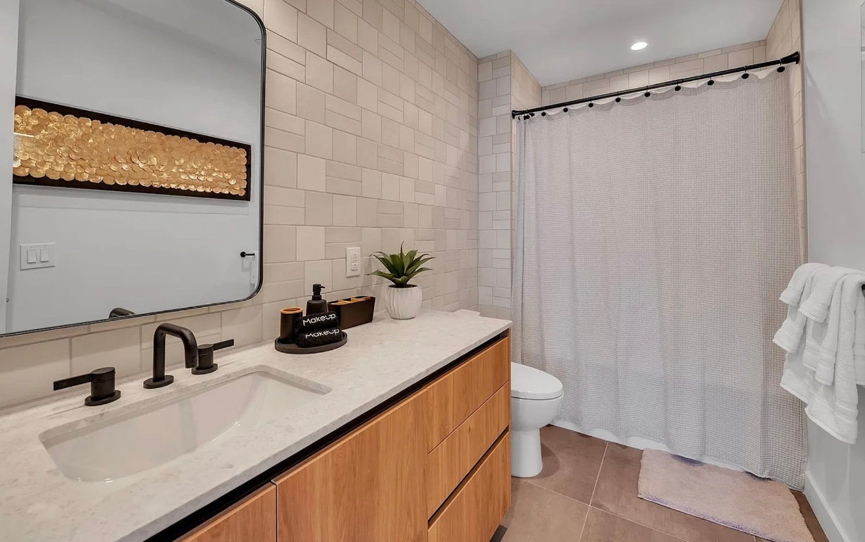 84 East Avenue, Unit 3208 Austin, TX 78701 - Photo 12 of 28 a bathroom with a sink and a mirror