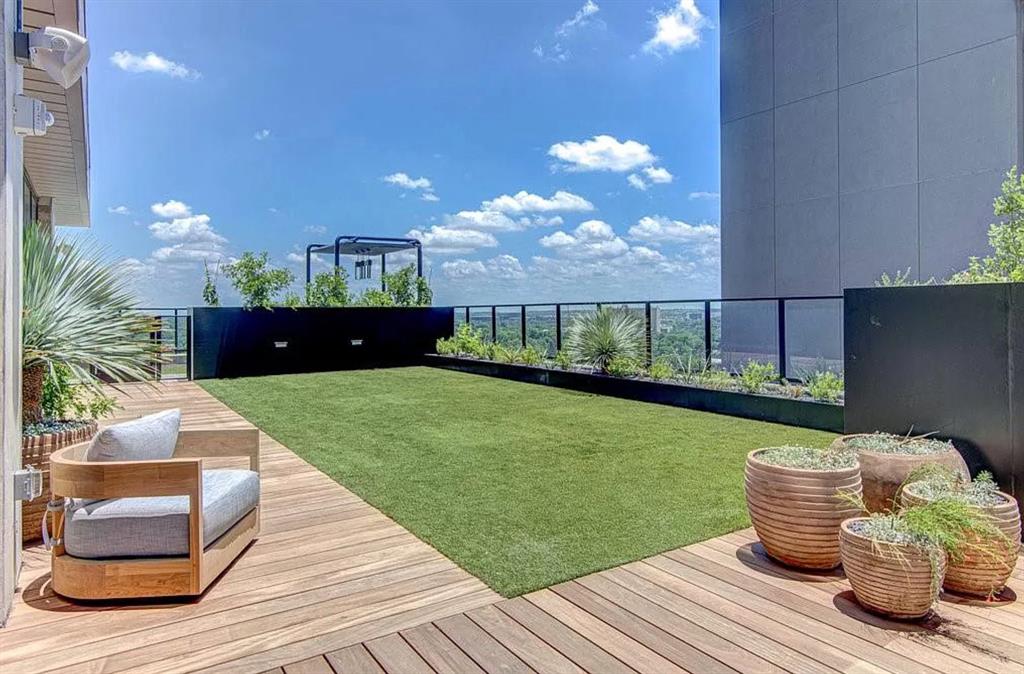 84 East Avenue, Unit 3208 Austin, TX 78701 - Photo 27 of 28 a room with wooden floor table and chairs