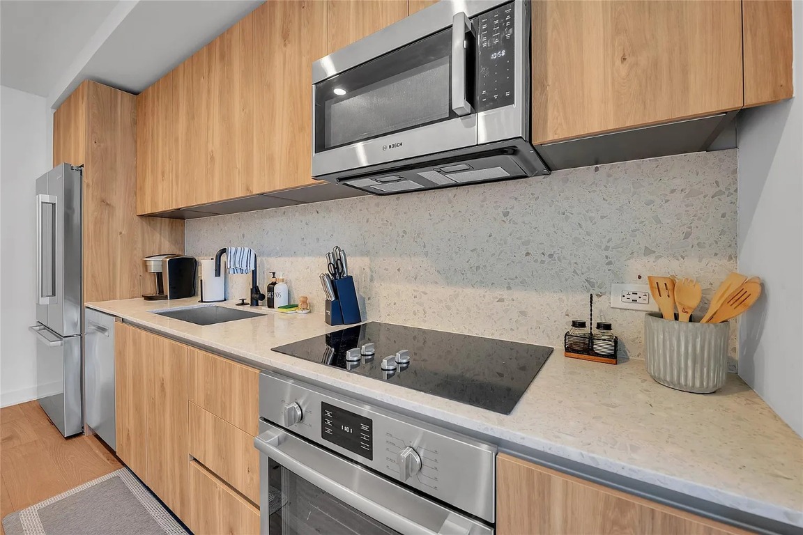 84 East Avenue, Unit 3208 Austin, TX 78701 - Photo 7 of 28 a kitchen with a stove and a microwave