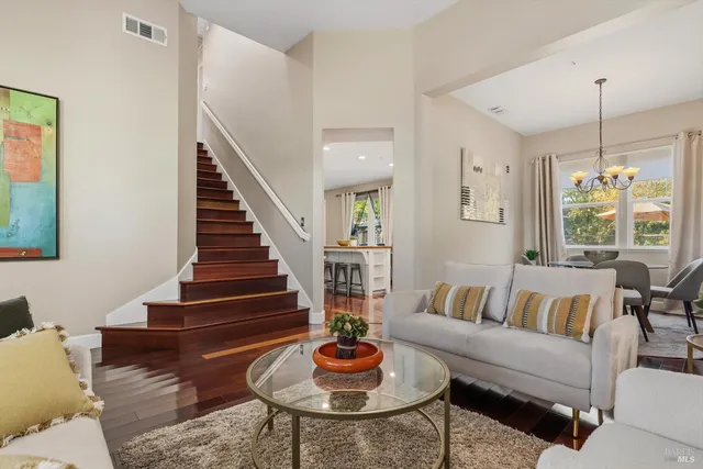 $1,095,000 | 20 Walkabout Lane, Napa, CA 94558