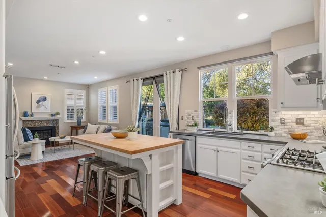 $1,095,000 | 20 Walkabout Lane, Napa, CA 94558